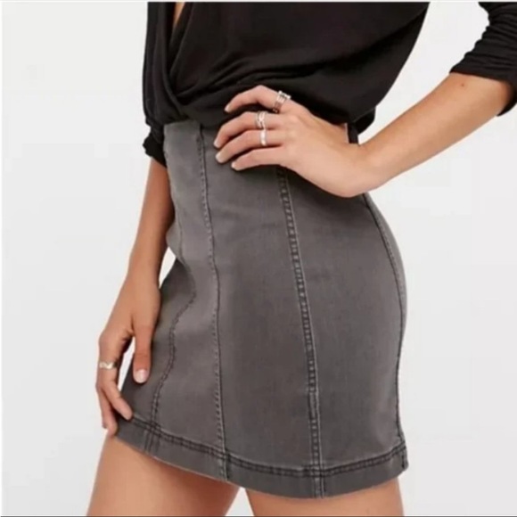 Free People Light Grey Washed / Faded Black Modern Femme Denim Skirt Size 4 - Picture 2 of 13